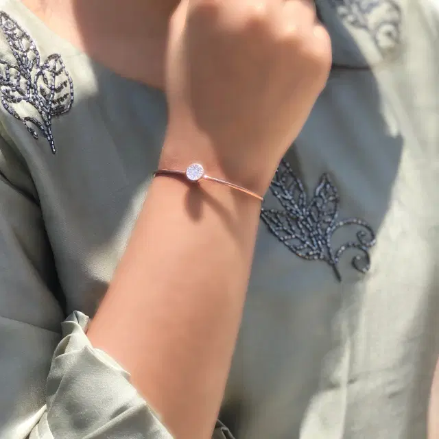 Drishti Jewels Sleek Solitaire Bracelet